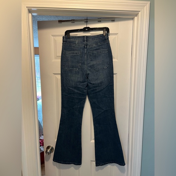 Chelsea and Violet patch pocket Women's stretch Flared Blue Jeans - Picture 2 of 10